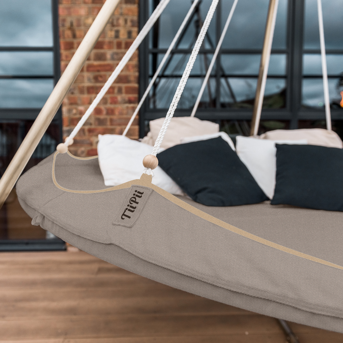 Outdoor Daybed Set with Stand
