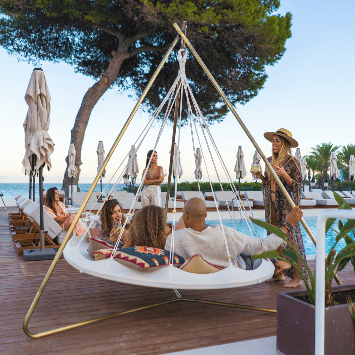 Outdoor Daybed Set with Stand